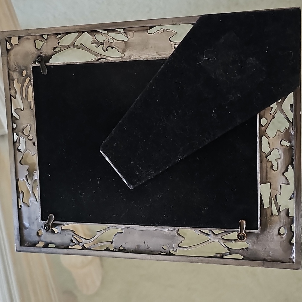 Beautiful Vintage Metal Flowers Picture Frame - Picture 2 of 6